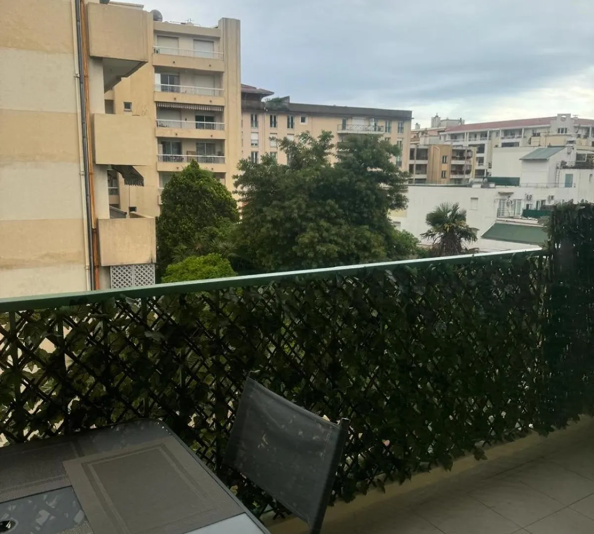 Superbe 2 Pieces A 50 M De La Promenade Des Anglais Nice France